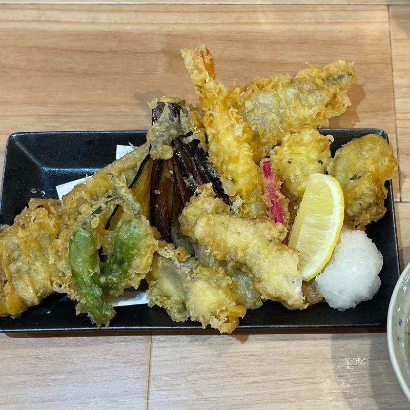 魚屋自慢の天ぷら盛り合わせ(酒のあて鮨謹賀福島店)