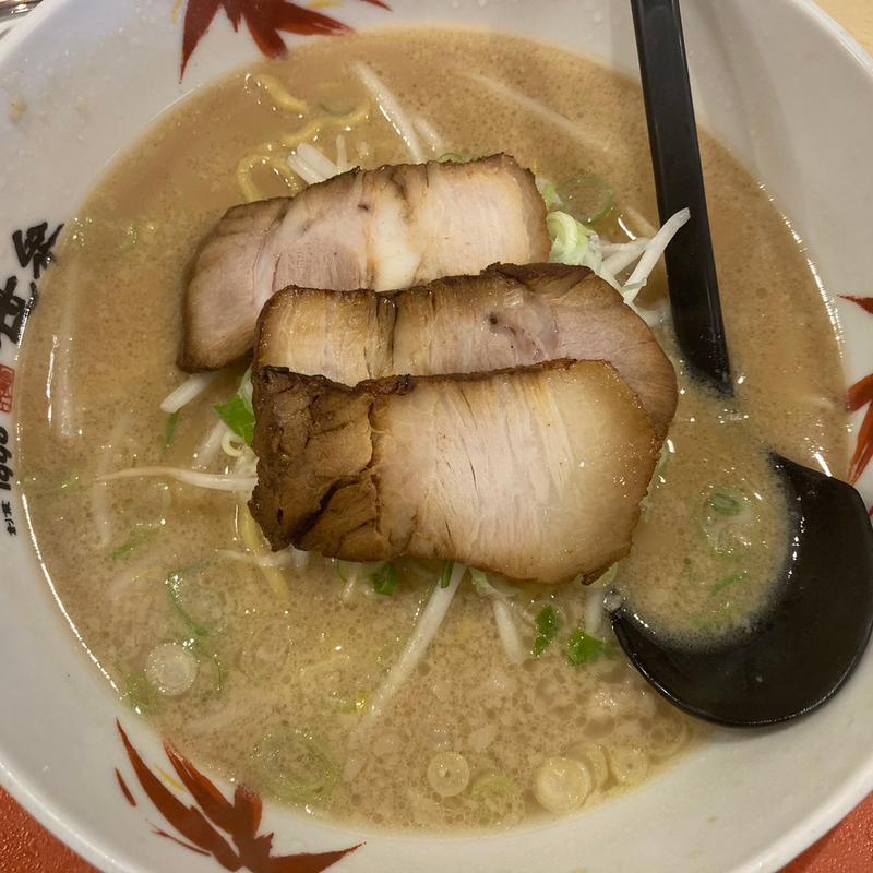 旨み醤油豚骨ラーメン(らーめん世界 呉羽店 )