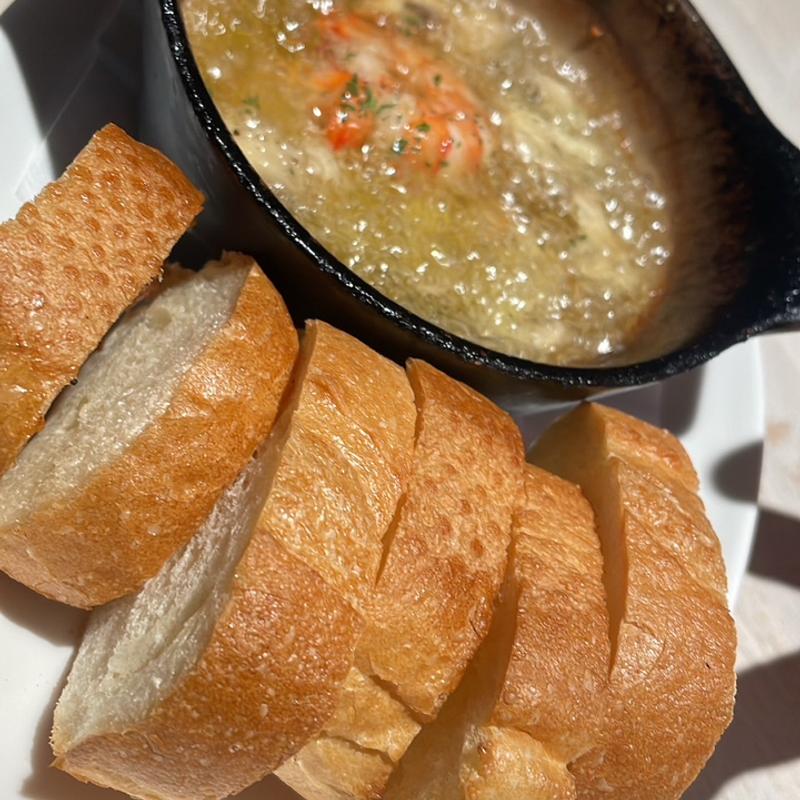 海老とマッシュルームのアヒージョ(総曲輪ハイボール酒場 )