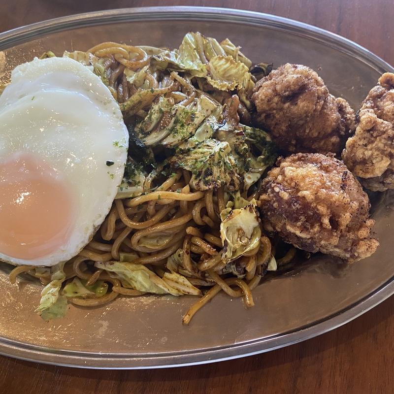 ソース焼きそば＋唐揚げ＋目玉焼き(えんがわ)