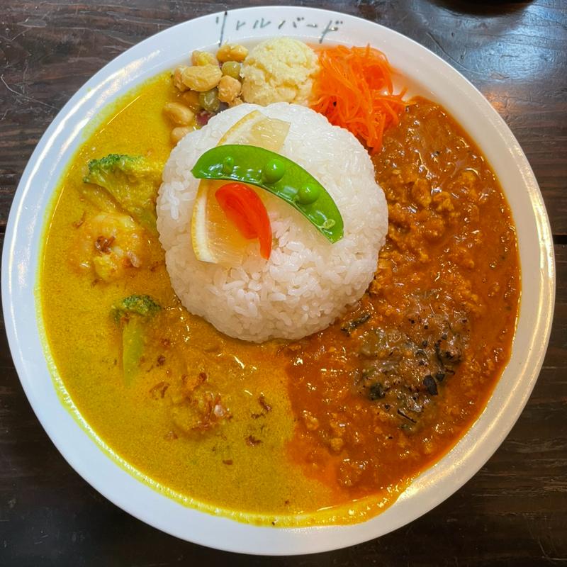  エビとブロッコリーのミルクカレー＆炙りねぎみそチキンカレー(リトルバード)