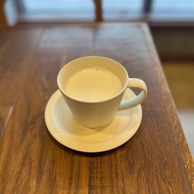 ホットミルク(パンとおやつ 奥阿賀コンビリー)