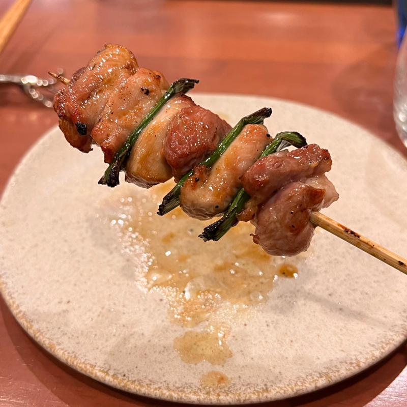 すね肉と葉ニンニクのタレ焼き(せきね)