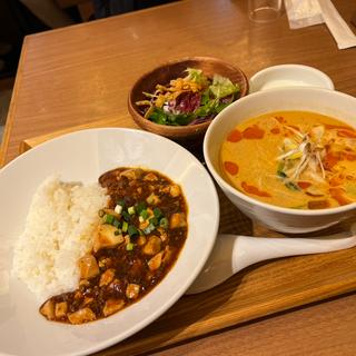 麻婆飯&坦々麺ハーフセット(西安餃子 ビーンズ赤羽店)
