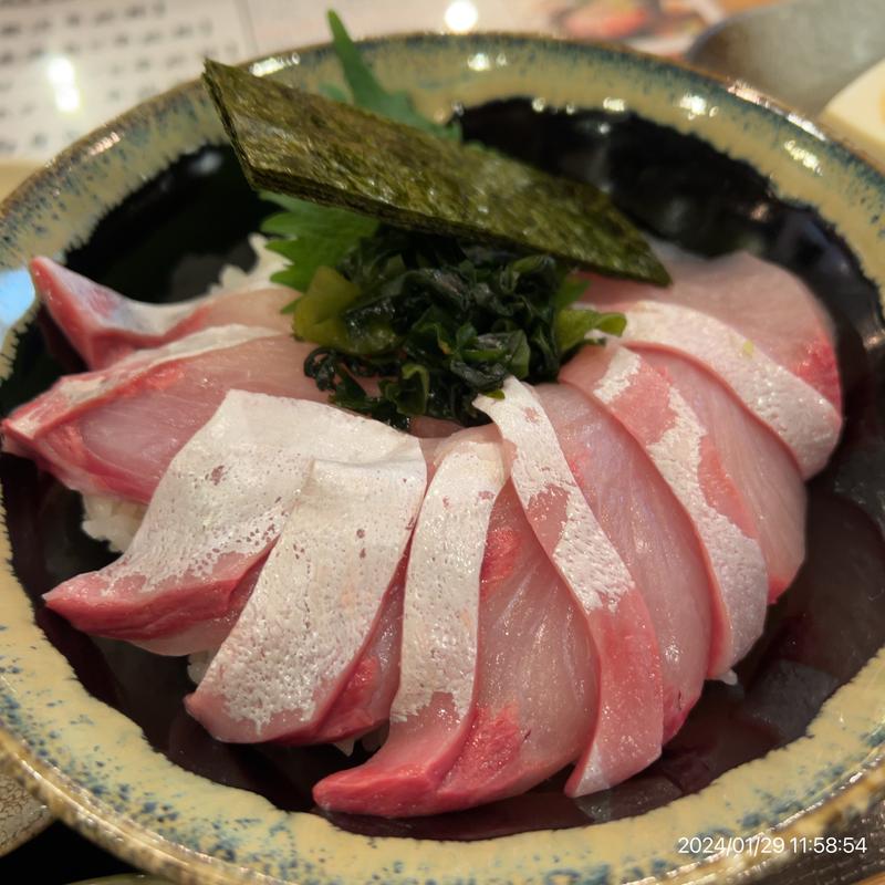 贅沢平政丼(居酒屋 長崎県五島列島 小値賀町 神田小川町店)