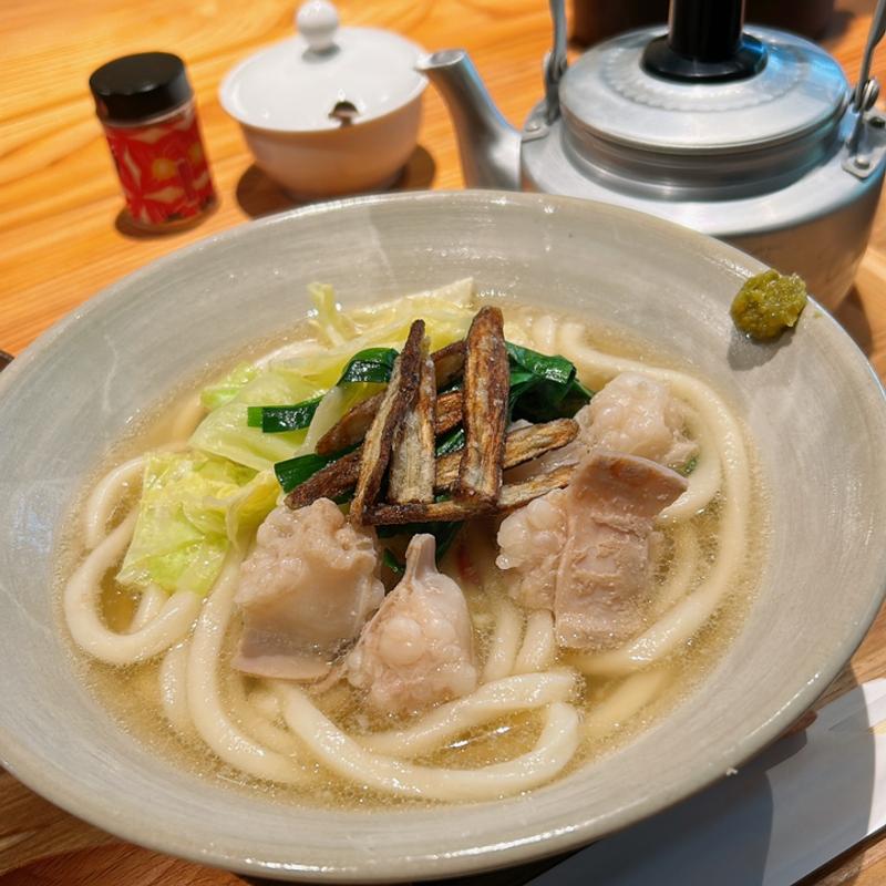 国産和牛博多もつうどん(峰のうどん)