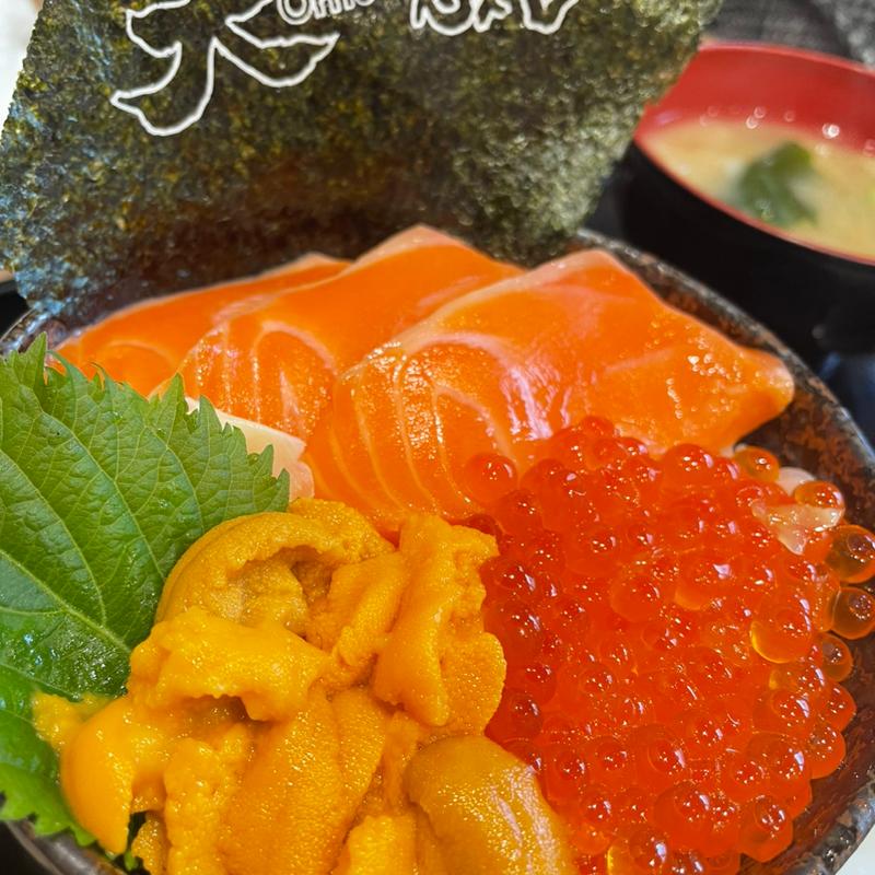 ウニいくらサーモン丼(二条市場 大磯)