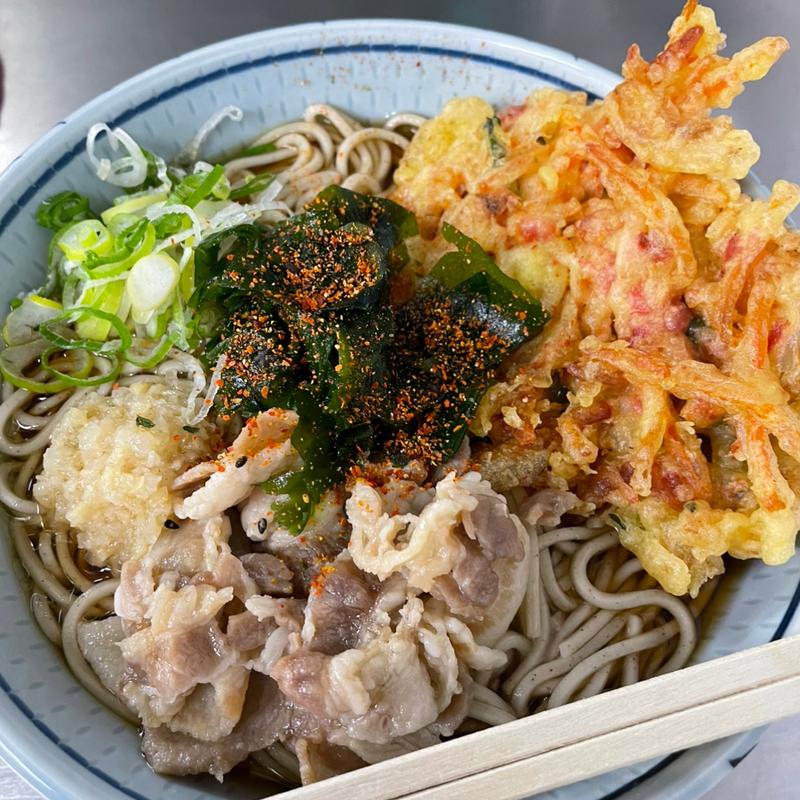 夜得そば(かき揚げと豚肉生姜)(爽亭 上野駅11・12番ホーム店 （ソウテイ）)