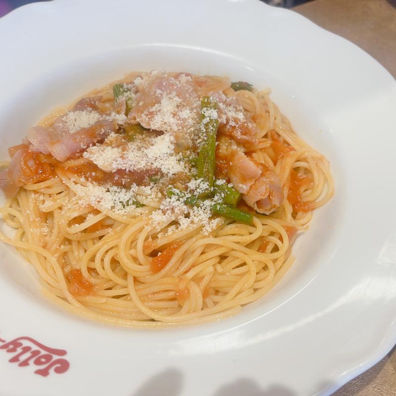 パンチェッタとアスパラガスのトマトソース(ジョリーパスタ 亀岡店)