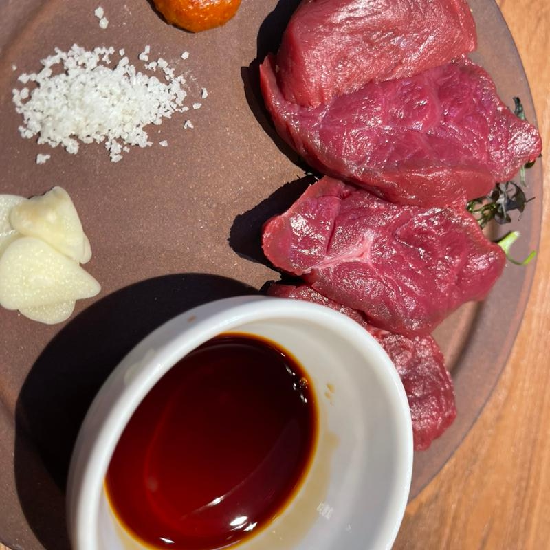 馬刺し(ヤキガキヤ Oyster＆Wine)