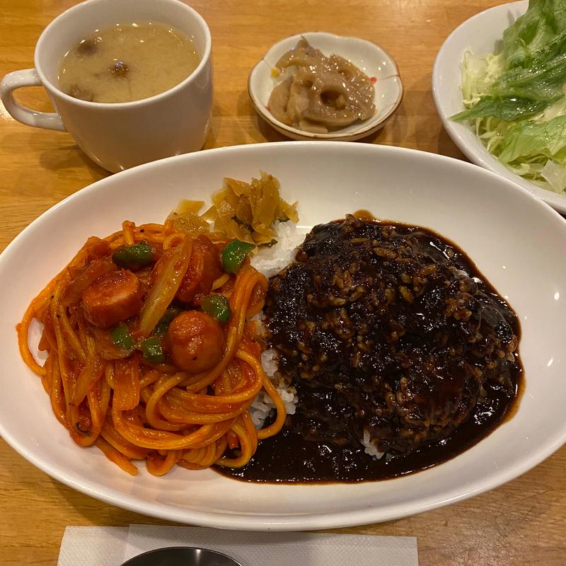 ハーフハーフB(ブラックカレー＆ナポリタン)(Cafe Crew(カフェクルー))