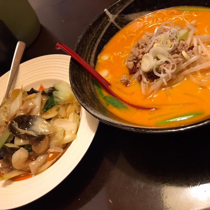 ラーメンセット　担々麺と中華飯(聚福楼)