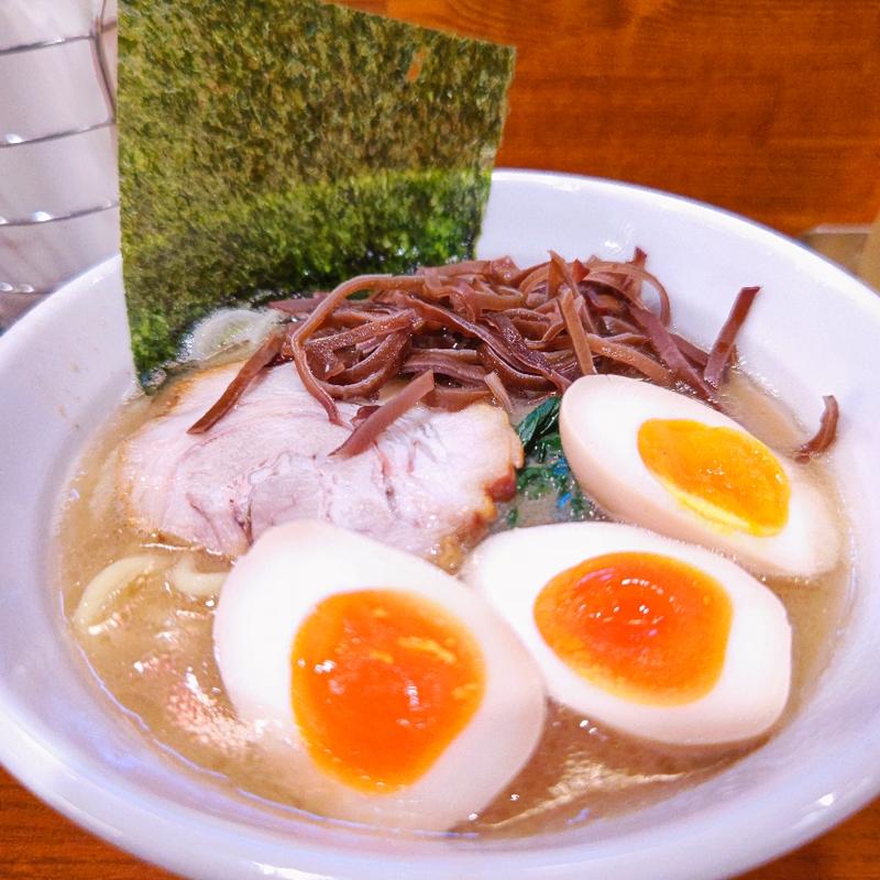 塩とんこつラーメン(横浜家系ラーメン銀家 伊勢佐木町店)