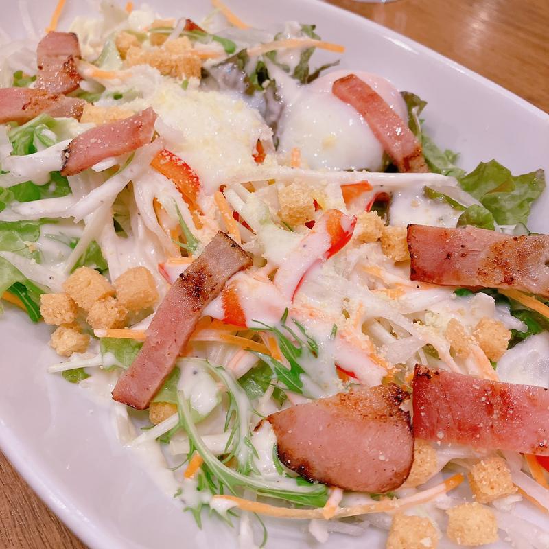 温玉とベーコンのシーザーサラダ(ふらんす亭 新所沢パルコ店)