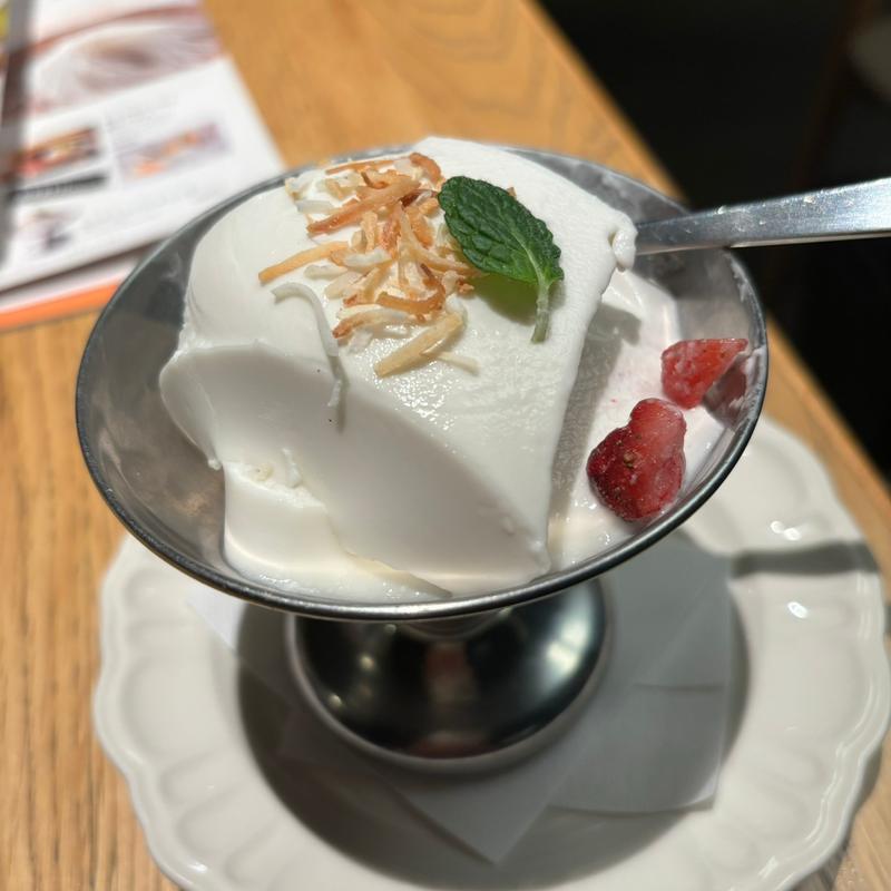 ココナッツパンナコッタ(マンゴツリーカフェ新宿)
