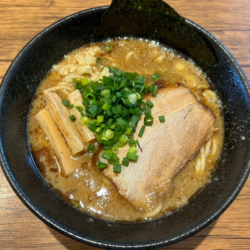 鰹だし豚骨醤油らーめん(麺屋タカモト)