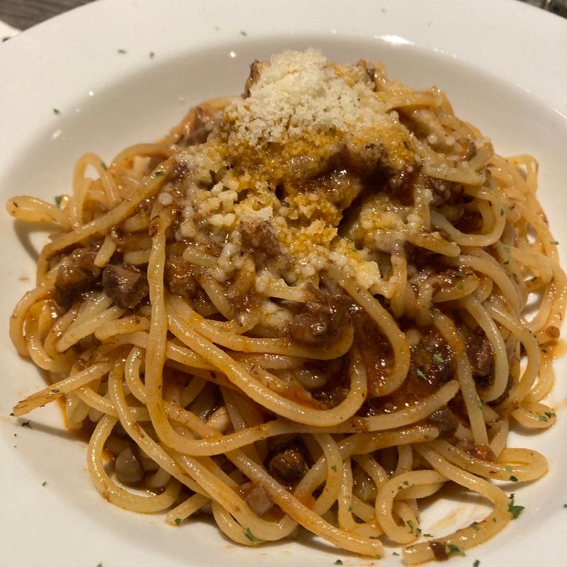 赤ワインで煮込んだ牛肉のラグーソース(オステリア ラウロ)