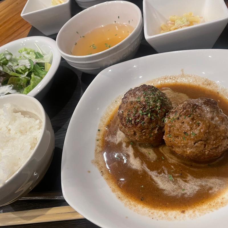 デミグラスハンバーグ(洋風酒場 Seventy 淀屋橋店)