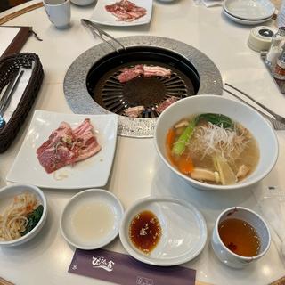 温麺+白金豚焼肉セット(ぴょんぴょん舎 盛岡駅前店 （ピョンピョンシャ）)