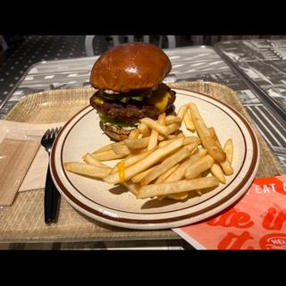(J.S. BURGERS CAFE 新宿店 （J.S.バーガーズ カフェ 【旧店名】STANDARD BURGERS）)