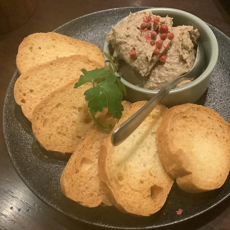 鳥レバーパテ(薪窯ピザとワイン SUONARE)