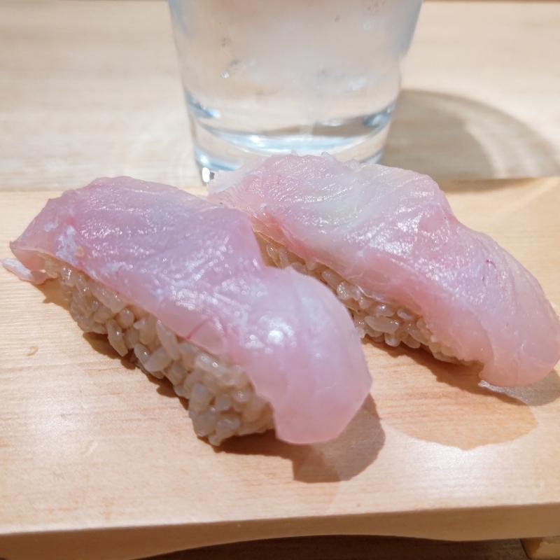 オオモンハタ握り(大衆すし酒場 スシマヅメ 野毛本店)