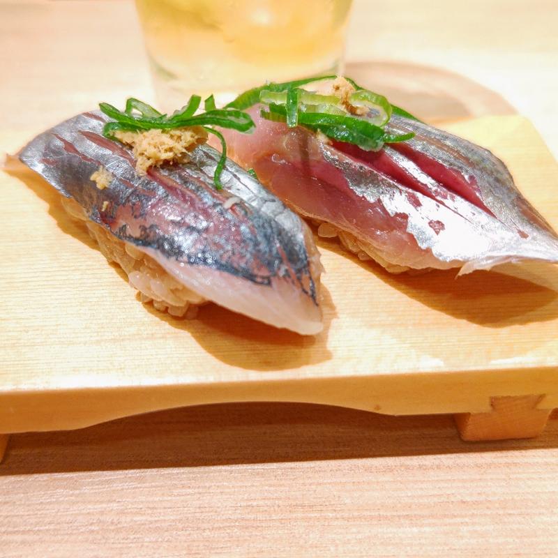 鰺(大衆すし酒場 スシマヅメ 野毛本店)