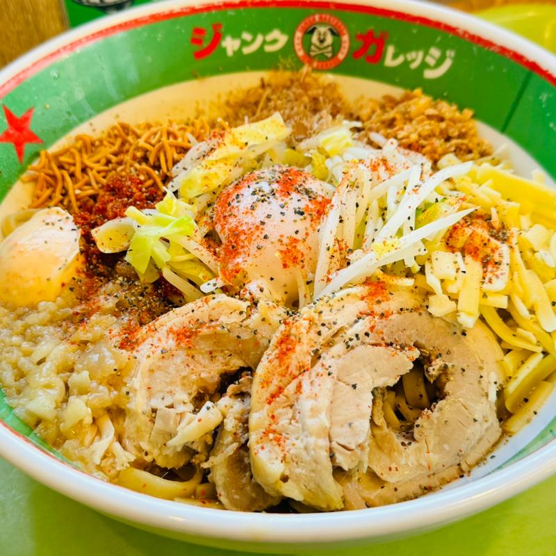 無料まぜそば大盛り＋温玉＋チャーシュー1枚(ジャンクガレッジ カインズ羽生店)