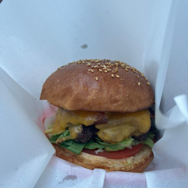 ベーコンチーズバーガー(ハイファイブ バーガーズ （Hi-5 BURGERS）)