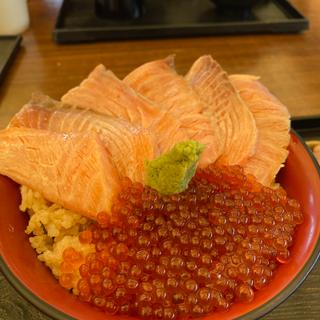 サーモンイクラ丼(木更津KiSARA)