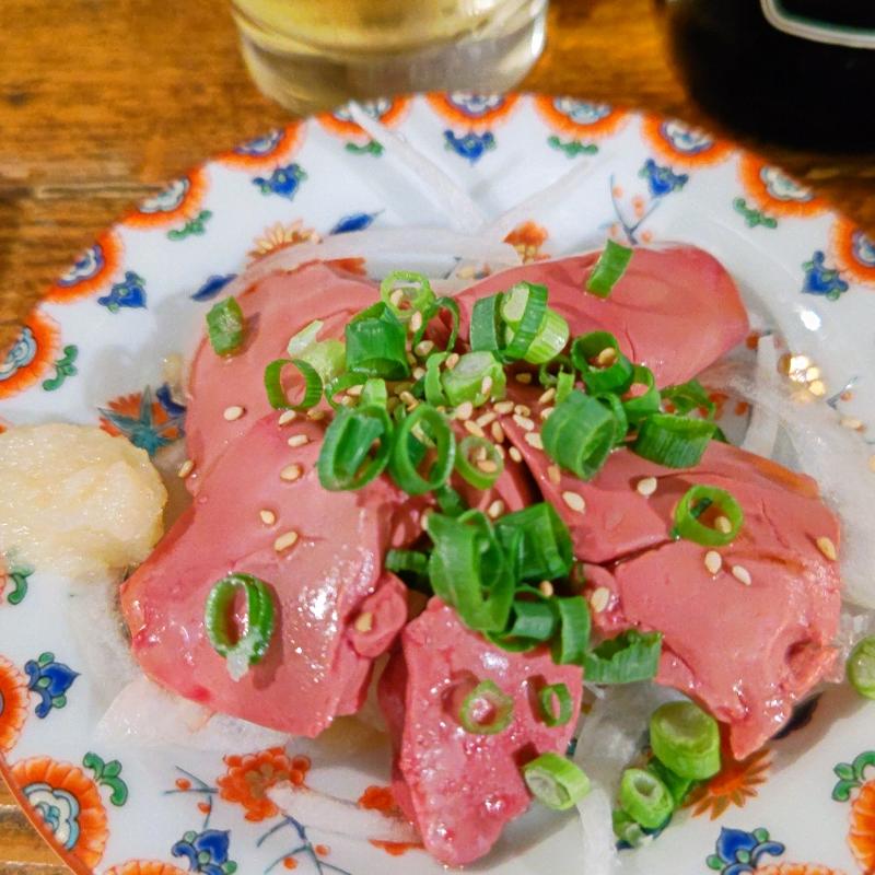 とろレバ刺し(もつ焼きごえん 野毛店)
