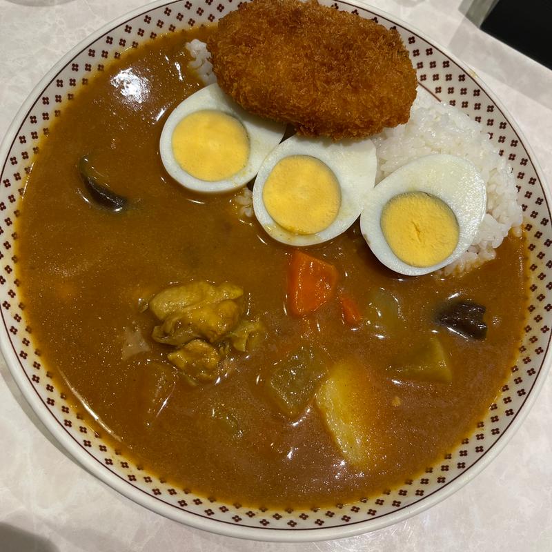 スタミナカレー(ゆで卵・コロッケ)(モンスナック 新宿野村ビル店)
