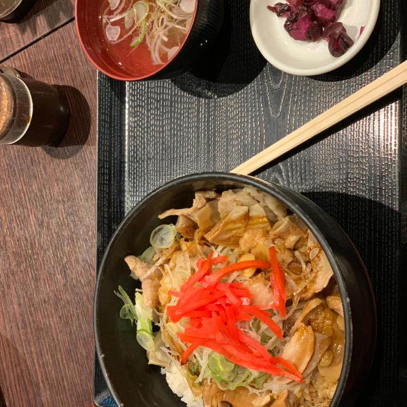 モツ煮込み丼(四文屋 北2条店 )