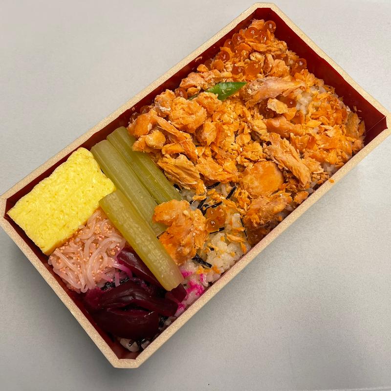 鮭いくらまぶし弁当(駅弁屋 祭 )