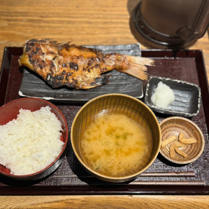 赤魚半身定食(炭火焼干物食堂 越後屋 八十吉)