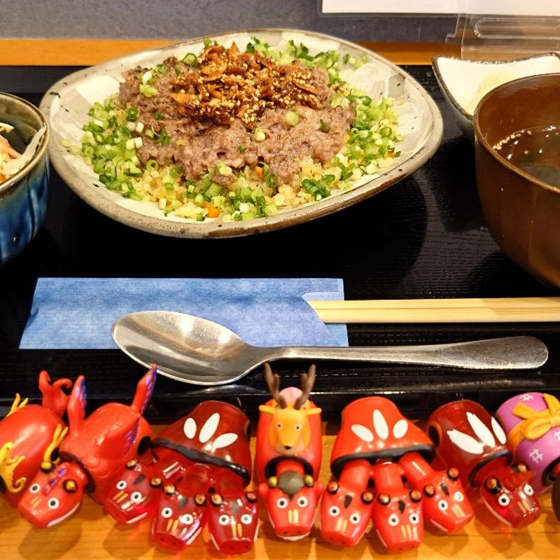 仙台牛たたきガーリックライス(割烹食堂かいね)