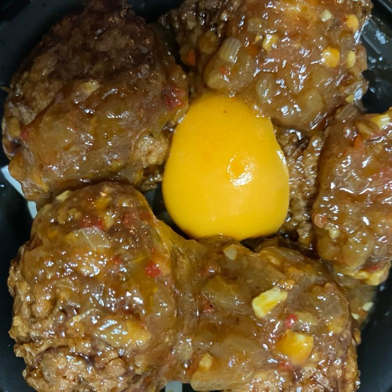 西谷 夕の痺辛肉玉（肉団子の麻辣ソースがけ）(ファミリーマート 札幌南１条西５丁目店)