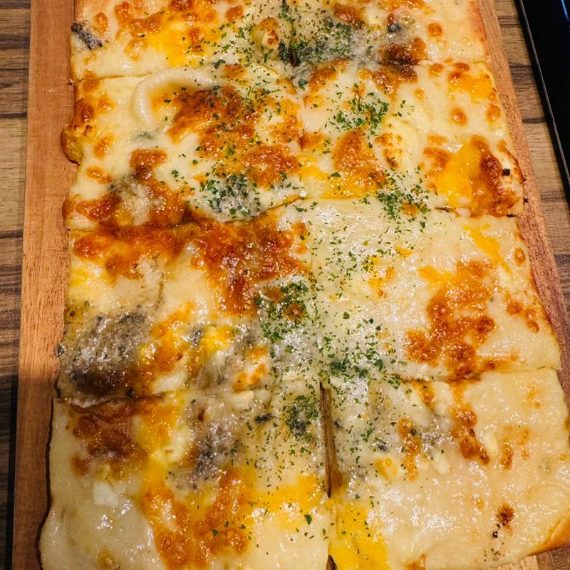 6種チーズのフラムクーヘン(銀座ライオンLEO ネクスト船橋店)