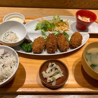 牡蠣フライの味噌タルタル定食(おぼんdeごはん ルミネ町田店)