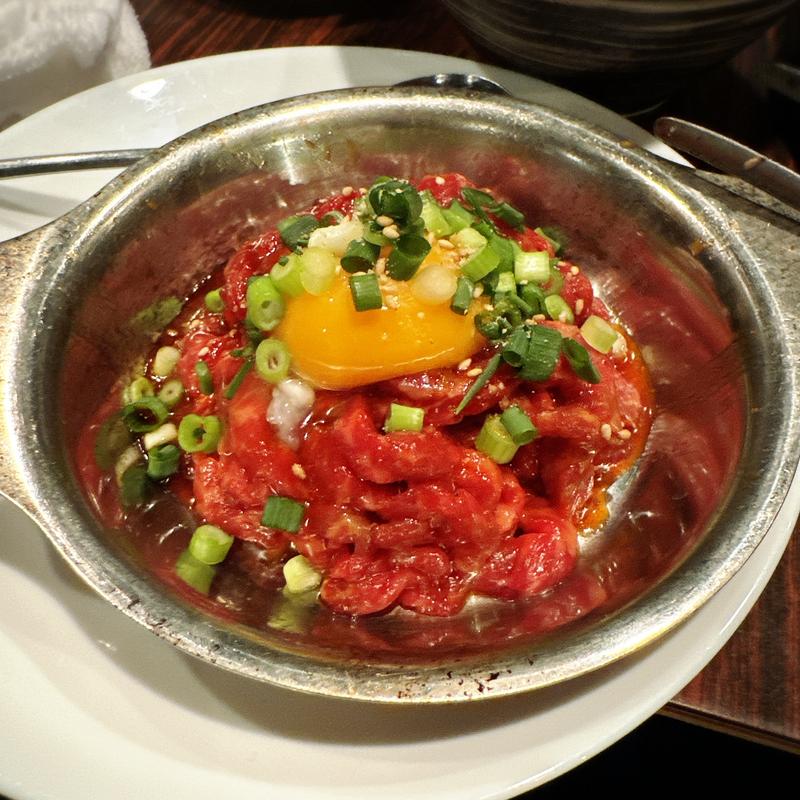 和牛炙りユッケ(魅惑の七輪 らんまん （ミワクノシチリンランマン）)