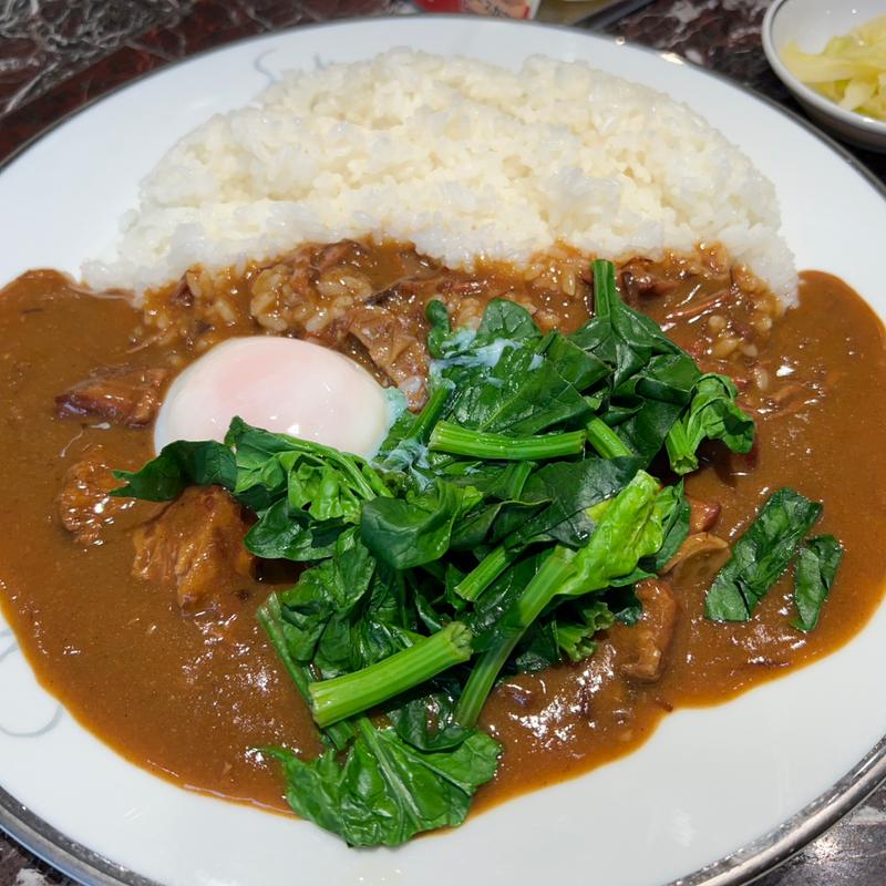 ほうれん草と温玉のせビーフカレー(かつ&カリー アルデ 新大阪店)
