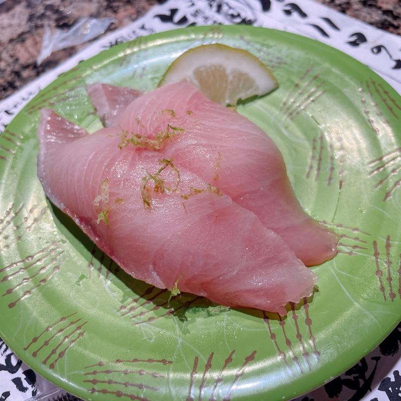 根室産　ぶり瀬戸内レモン絞り(回転寿司根室花まる JRタワーステラプレイス店)