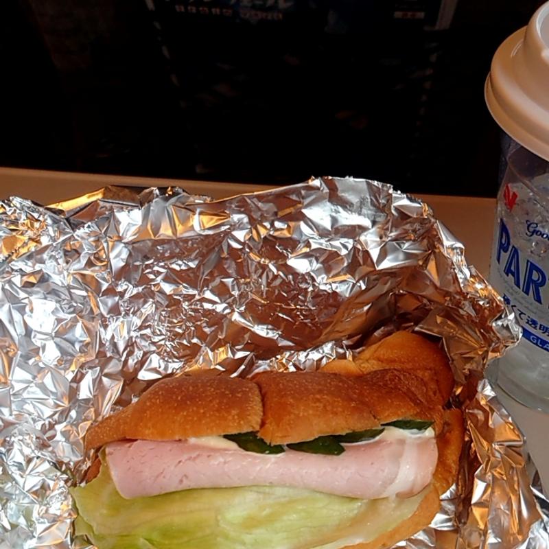 クロワッサンロースハムサンド(サンドイッチココ)