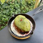 京都府産小松菜と宇治抹茶入り緑のオムバーグライス