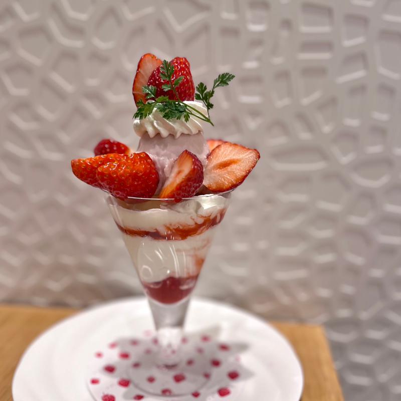 いちごパフェ(京橋千疋屋アトレ上野店)