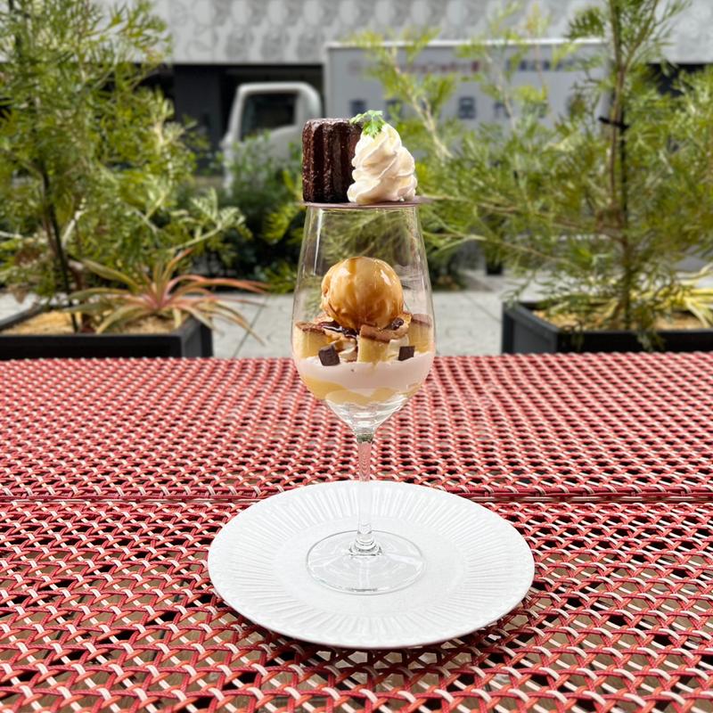 カヌレパフェ(cafe&bar TipToe 御堂筋本町店)