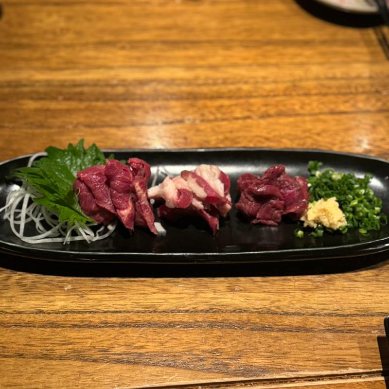 馬刺し盛合せ(古窯庵)