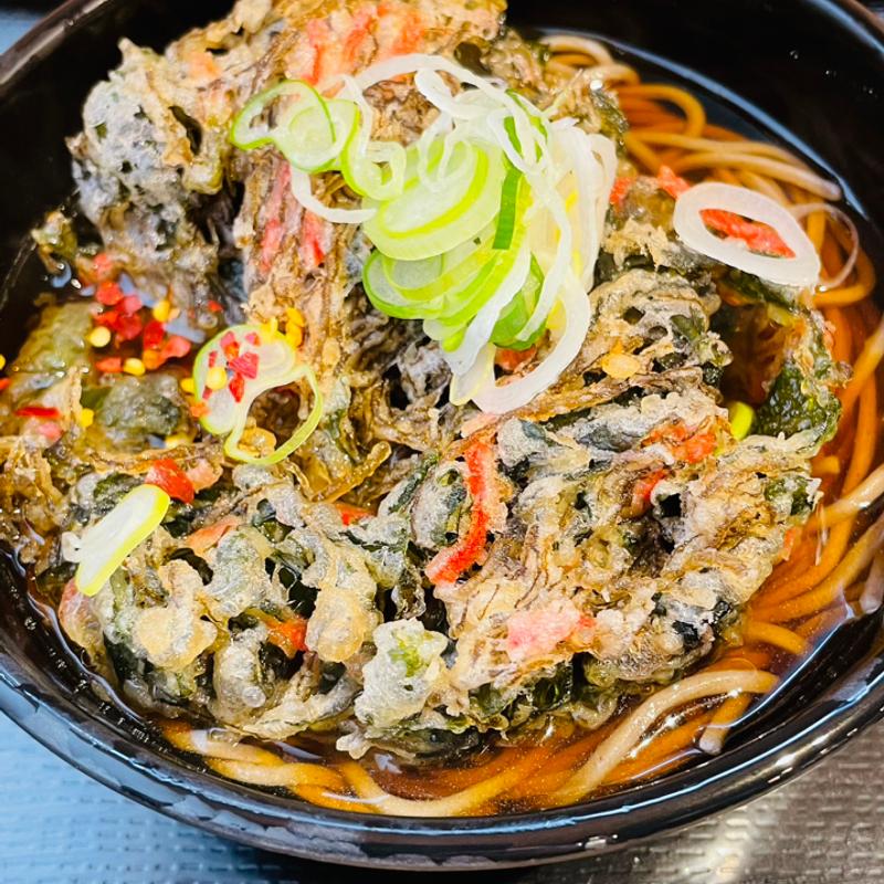 モズクとわかめのかき揚げそば(よもだそば 御徒町店)