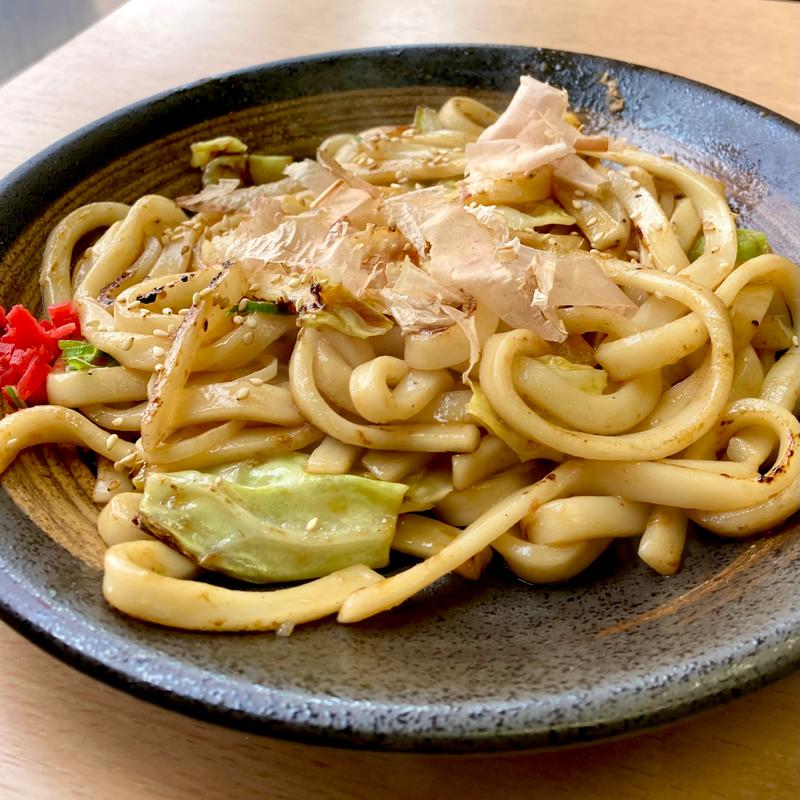 ホルモン焼きうどん(たこ焼き サボテン)