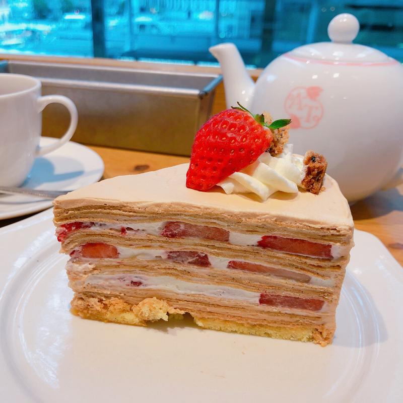 ストロベリーミルクティーのミルクレープ(アフタヌーンティー・ラブアンドテーブル ルクア大阪)